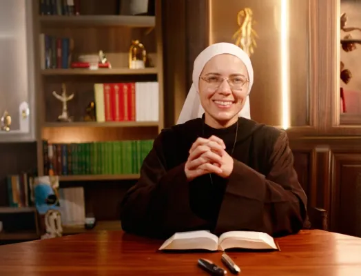 Irmã com a Palavra de Deus
