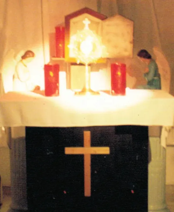 Altar com o Santíssimo na capela