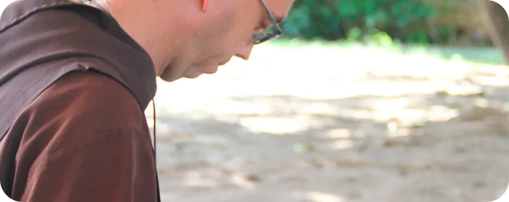 Irmão em leitura orante