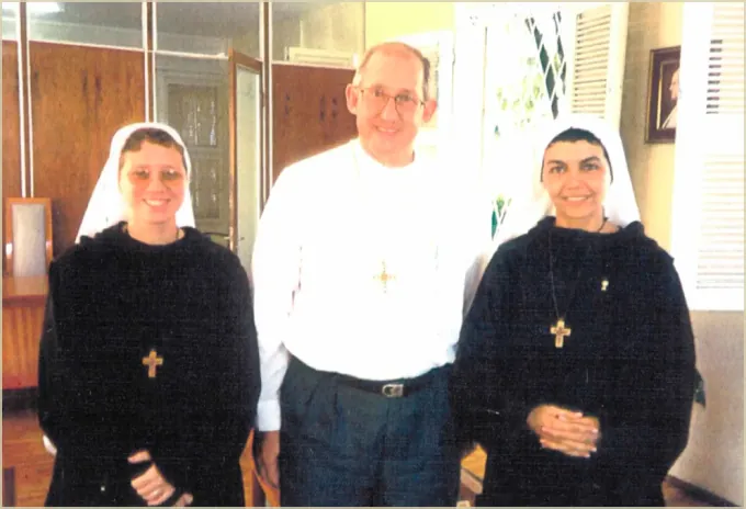 As fundadoras com o arcebispo de Fortaleza