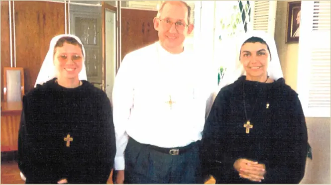 As fundadoras com o arcebispo de Fortaleza
