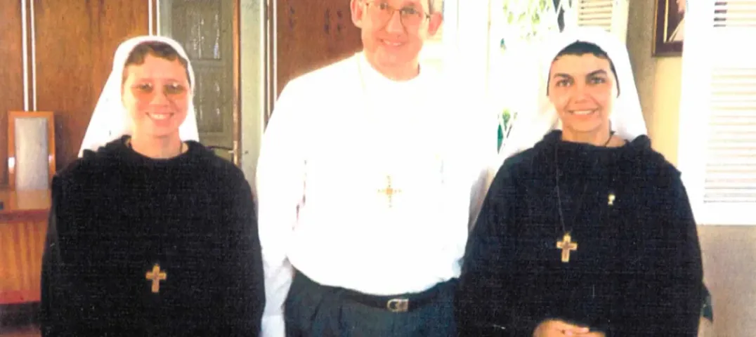 As fundadoras com o arcebispo de Fortaleza