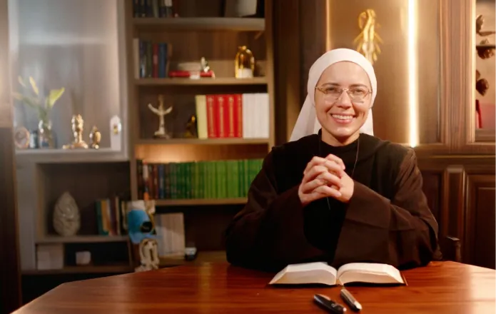 Irmã com a Palavra de Deus