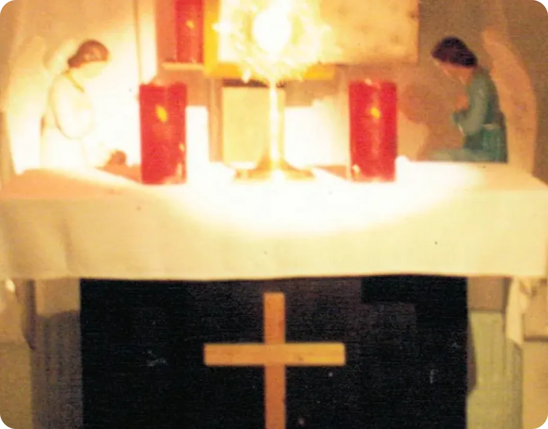Altar com o Santíssimo numa casa do Instituto