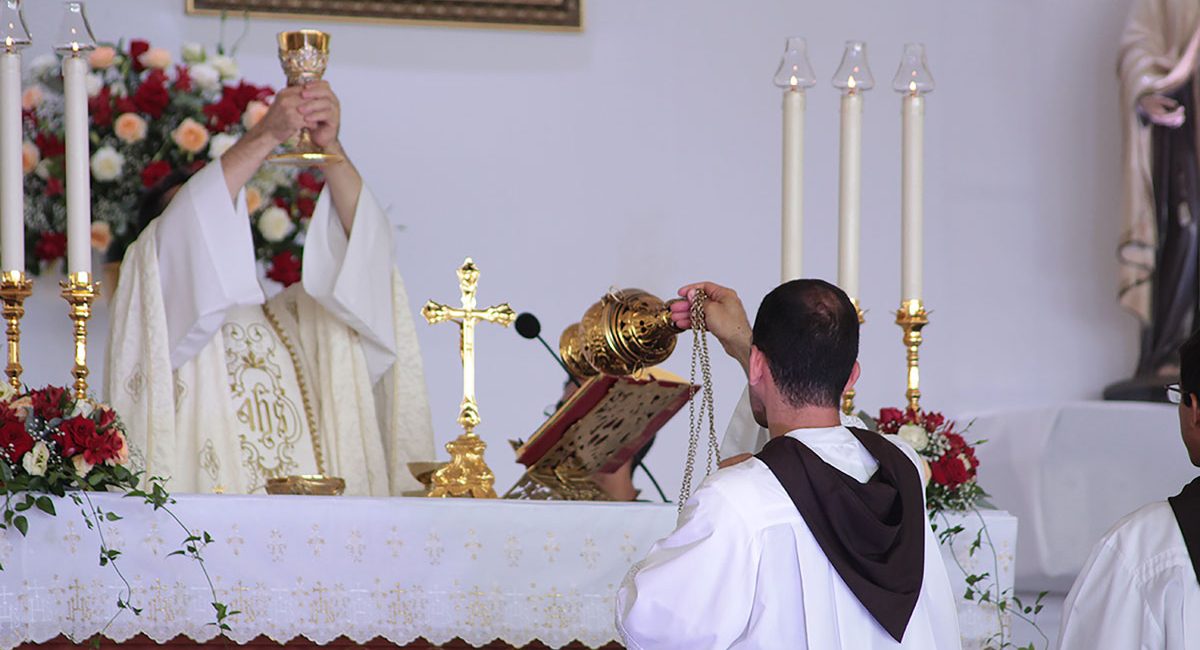 A Santa Missa e a Entrega Total - Instituto Hesed